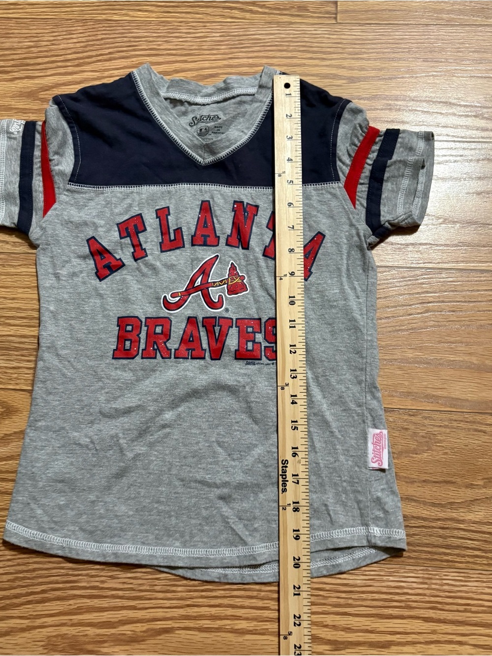 Stitches MLB Atlanta Braves Glitter Graphic Baseball Shirt Women’s Small - Picture 7 of 8